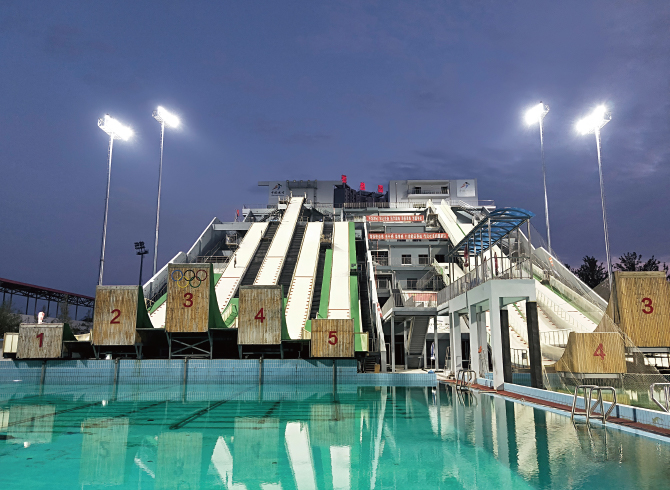 秦皇島訓(xùn)練基地技巧滑雪訓(xùn)練場