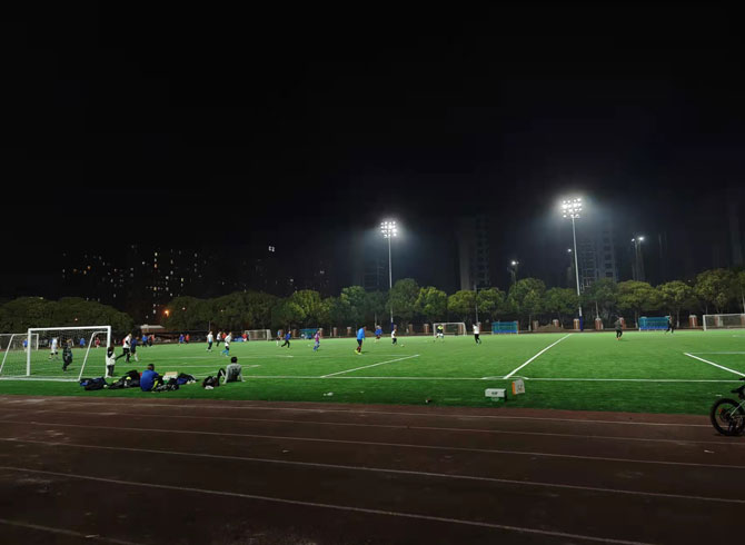 上海啟能東方外國語學(xué)校足球場